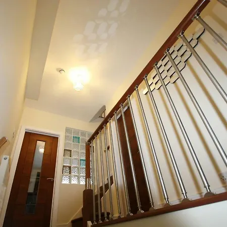 4 Bedroom Maisonette In Clifton *