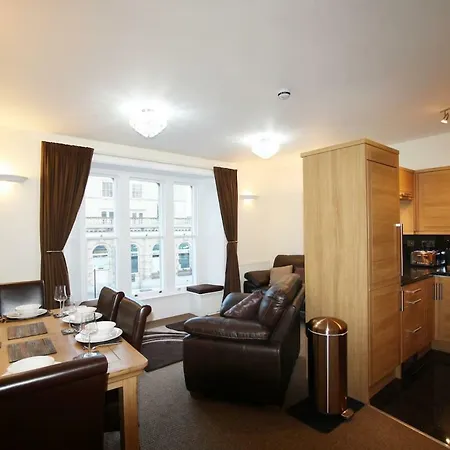 4 Bedroom Maisonette In Clifton 公寓